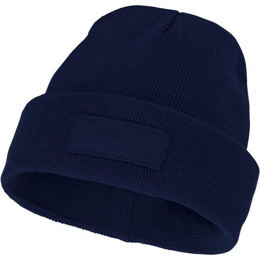 eine marine-beanie mit einem leder-patch auf der vorderseite Boreas Mütze mit Aufnäher (Bild 1)