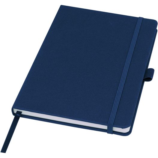ein blaues notizbuch mit einem stift oben Honua A5 Notizbuch aus recyceltem Papier mit Cover aus recyceltem PET (Bild 1)