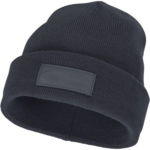 eine schwarze mütze mit einem lederpatch Boreas Mütze mit Aufnäher (Bild 1)