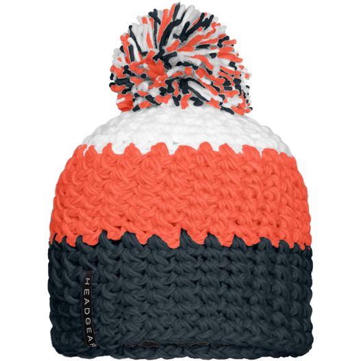 eine strickmütze mit einem pom pom Crocheted Cap with Pompon - Angesagte 3-farbige Häkelmütze mit Pompon (Bild 1)
