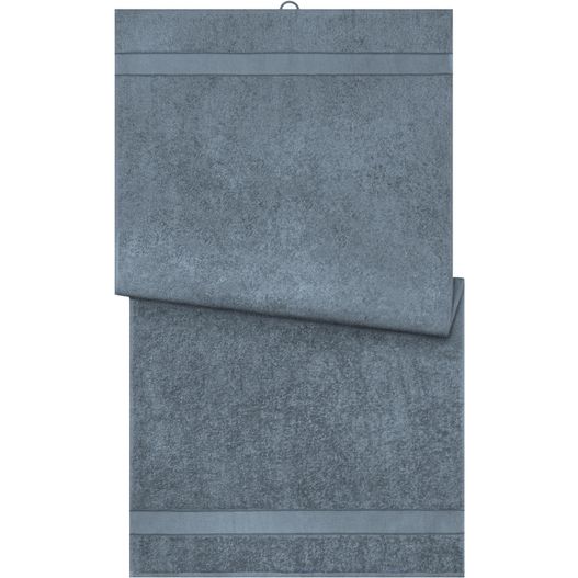 ein handtuch an einer wand hängend mit einem handtuch an ihm Bath Towel - Badetuch im modischen Design (Bild 1)