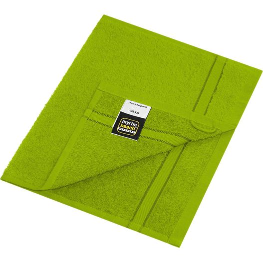 eine grüne decke mit einem tag darauf Guest Towel - Gästehandtuch im dezenten Design (Bild 1)