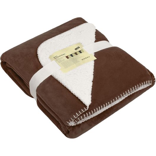eine braune und weiße decke mit einem weißen fleck Cosy Hearth Blanket - Exklusive Velours-Decke (Bild 1)