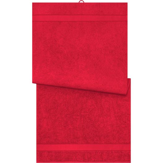 ein rotes handtuch, das an einer wand hängt Bath Towel - Badetuch im modischen Design (Bild 1)