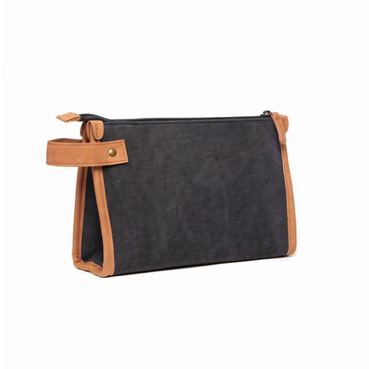 eine schwarze und tan tasche mit einem gurt VINGA Bosler Kulturbeutel aus GRS recyceltem Canvas (Bild 1)