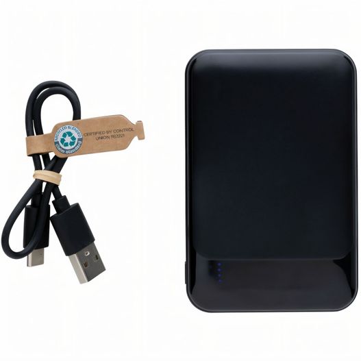 eine schwarze powerbank mit usb-kabel 5.000mAh Powerbank aus RCS recyceltem Kunststoff (Bild 1)