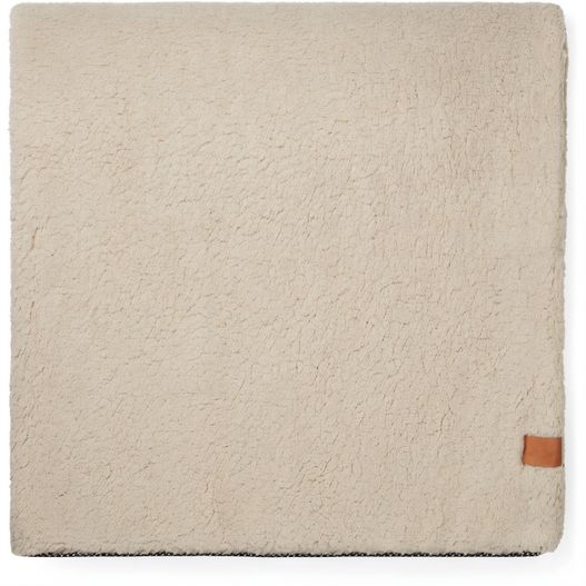 eine weiße decke mit einem braunen etikett darauf VINGA Maine Doppelflor-Decke aus GRS recyceltem Material (Bild 1)
