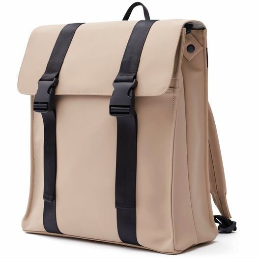 einen rucksack mit einem schwarzen riemen darauf VINGA Baltimore Rucksack (Bild 1)