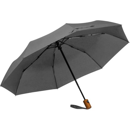 ein schwarzer schirm mit einem hölzernen griff auf weißem hintergrund Regenschirm aus recyceltem Polyester (Bild 1)