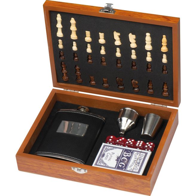 Produktabbildung Spieleset mit Flachmann, Schach- und Kartenspiel Spieleset mit Flachmann, Schach- und Kartenspiel
