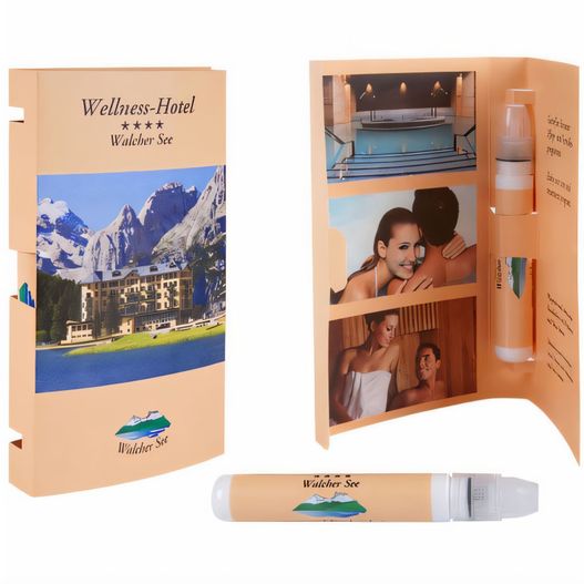 ein buch mit einem bild von einem paar und einem stift Pocket Greeting Card - Individuell bedruckte Klappkarte mit Handlotion (Bild 1)