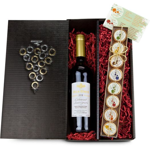eine flasche wein und ein paar ringe Geschenkset / Präsenteset: Chocolate for wine (Bild 1)