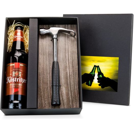 eine flasche bier und einen hammer in einer box Geschenkset / Präsenteset: Feierabend-Hammer (Bild 1)