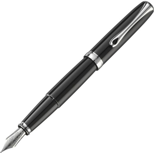 ein stift mit schwarzer feder und silber Diplomat EXCELLENCE A2 Lack Chrom Füllfederhalter (Bild 1)