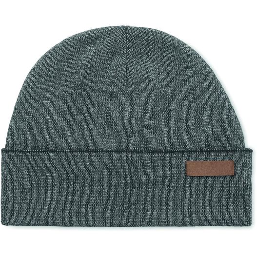 ein grauer hut mit einem leder-patch auf der vorderseite Doppellagige Beanie Acryl TUZO (Bild 1)