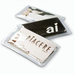 Produktabbildung Brillenputztuch - Mikrofasertuch 20 x 20 cm, in transparentem Schutzetui mit Klettpunkt Brillenputztuch - Mikrofasertuch 20 x 20 cm, in transparentem Schutzetui mit Klettpunkt