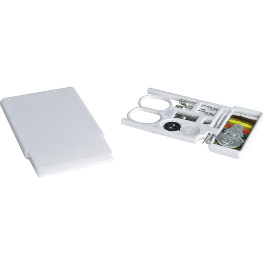 eine weiße box mit einem scherenpaar und einer box mit einem messer Reise-Nähset Le Havre (Bild 1)