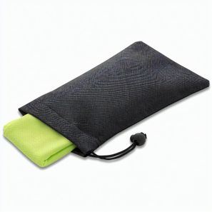 BERNAL. Sporthandtuch aus recyceltem Polyester (100% rPET) dient zur Erfrischung mit Vliesstoffbeutel