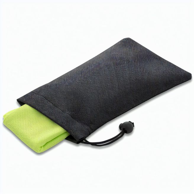 Produktabbildung BERNAL. Sporthandtuch aus recyceltem Polyester (100% rPET) dient zur Erfrischung mit Vliesstoffbeutel BERNAL. Sporthandtuch aus recyceltem Polyester (100% rPET) dient zur Erfrischung mit Vliesstoffbeutel
