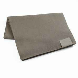 SERENITY. Schal aus recyceltem Polyester (100 % rPET) mit Aufnäher zur individuellen Veredelung