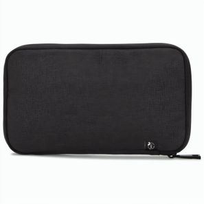 Newcastle BAG. Tasche aus hochdichtem, recyceltem 600D-Polyester mit geräumigem Hauptfach für die Organisation von technischem Zubehör