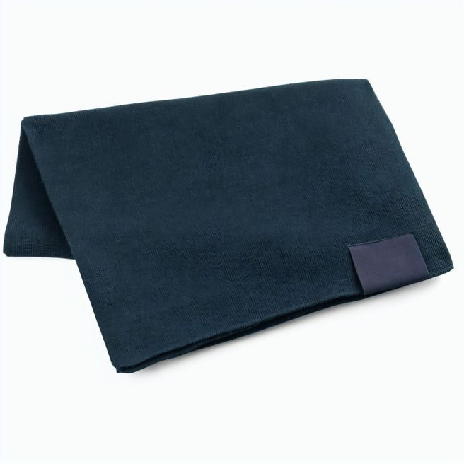 SERENITY. Schal aus recyceltem Polyester (100 % rPET) mit Aufnäher zur individuellen Veredelung