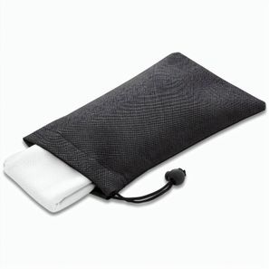 BERNAL. Sporthandtuch aus recyceltem Polyester (100% rPET) dient zur Erfrischung mit Vliesstoffbeutel