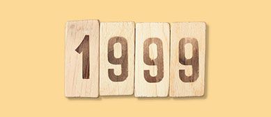 Die Jahreszahl 1999 auf einzelnen Holzbrettern